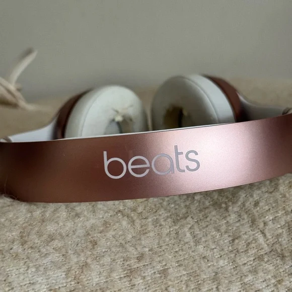 Beats Solo 3 Rose Gold Wireless Headphones